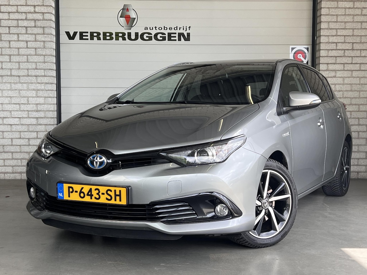 Toyota Auris - 1.8 Hybrid Team D | 17" LMV | ALL-Season | Navi | Camera | Stoelverw. | BT | All-in rijkla - AutoWereld.nl