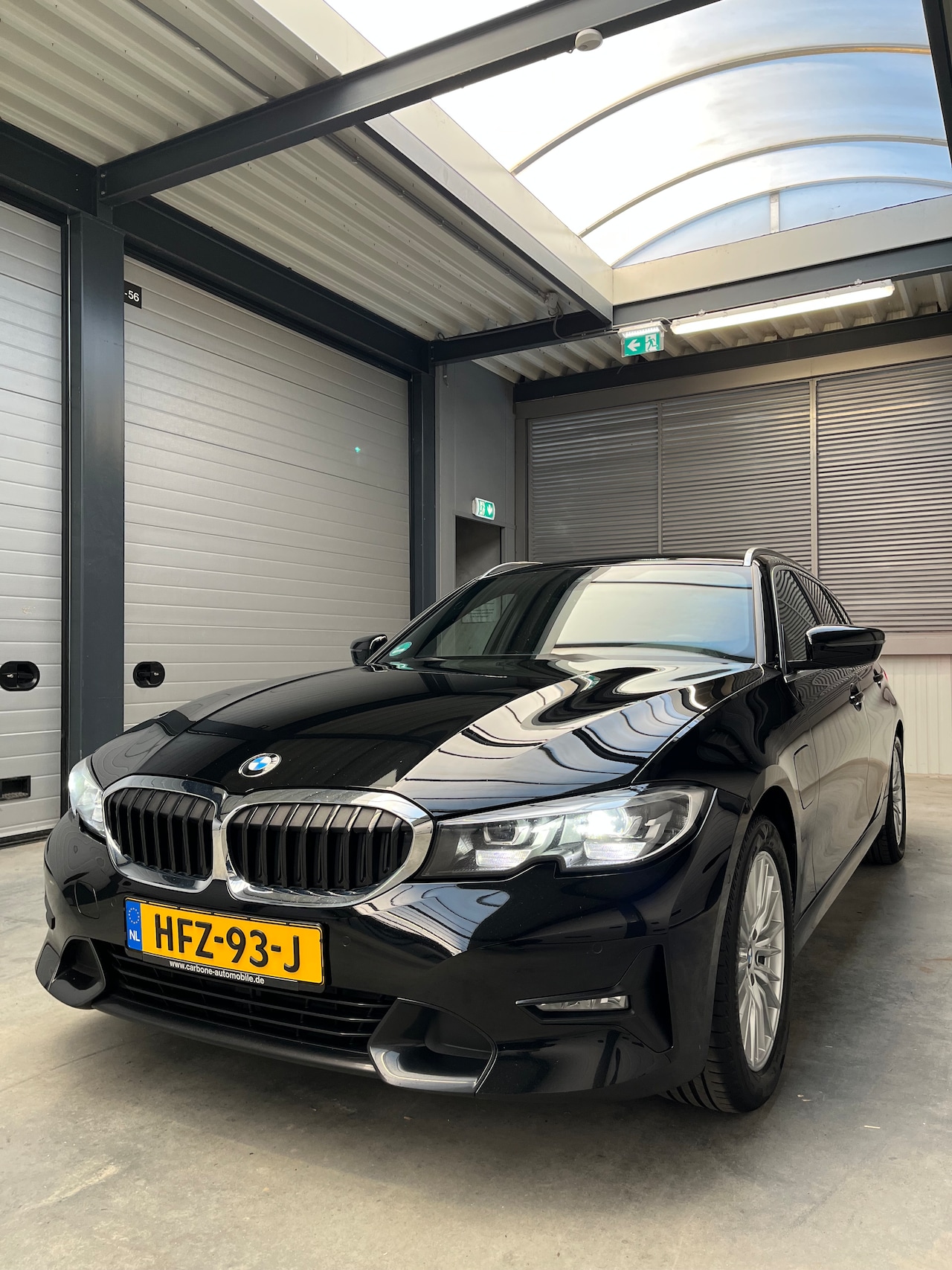 BMW 3-serie Touring - 330e High Executive Individual - AutoWereld.nl