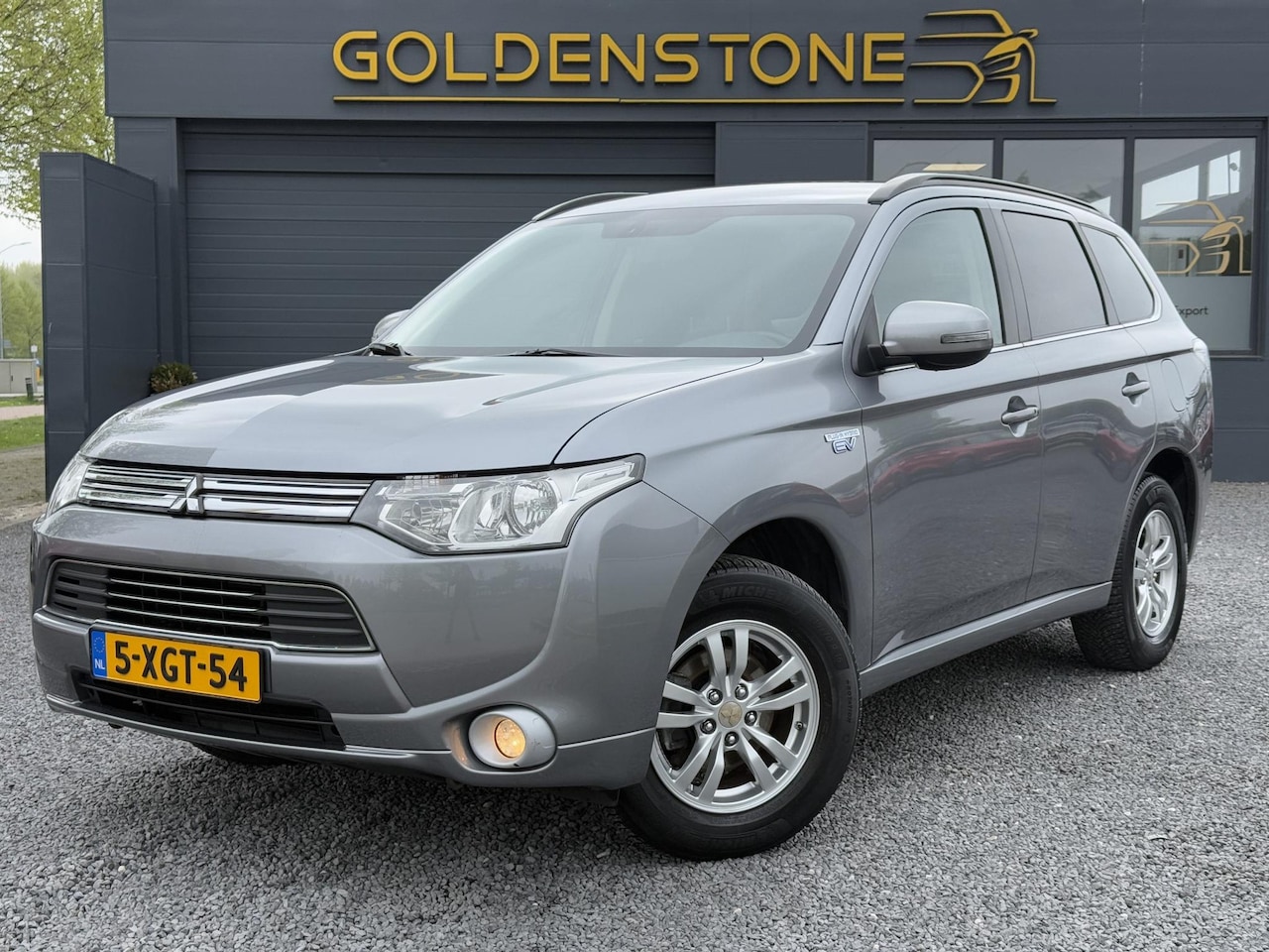 Mitsubishi Outlander - 2.0 PHEV Business Edition 2e Eigenaar,Navi,Clima,Cruise,Camera,Trekhaak,Dealer Onderhouden - AutoWereld.nl