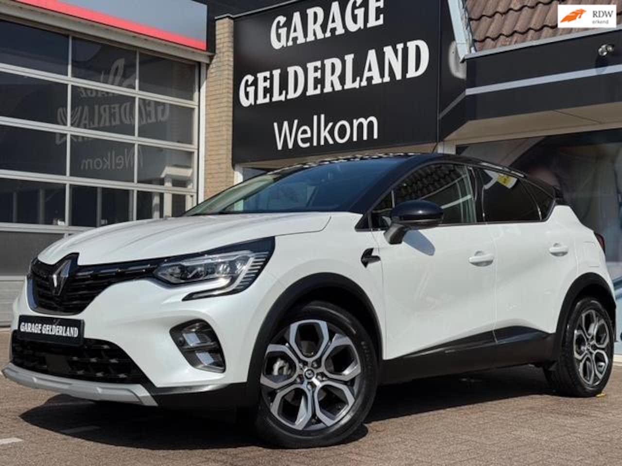 Renault Captur - 1.3 E-Tech Plug-in Hybrid 160 | Leder | Camera | Xenon | Full-Led | Apple/Android | Full-O - AutoWereld.nl