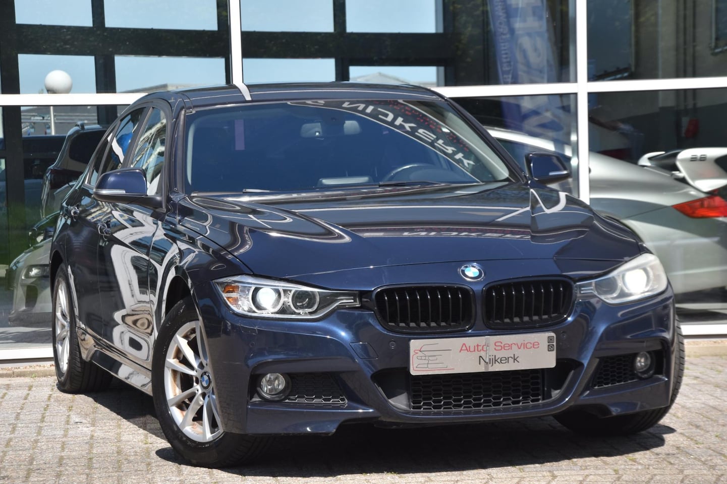 BMW 3-serie - M-Pakket Executive Nav. Airco Pdc Led Dakdragers - AutoWereld.nl
