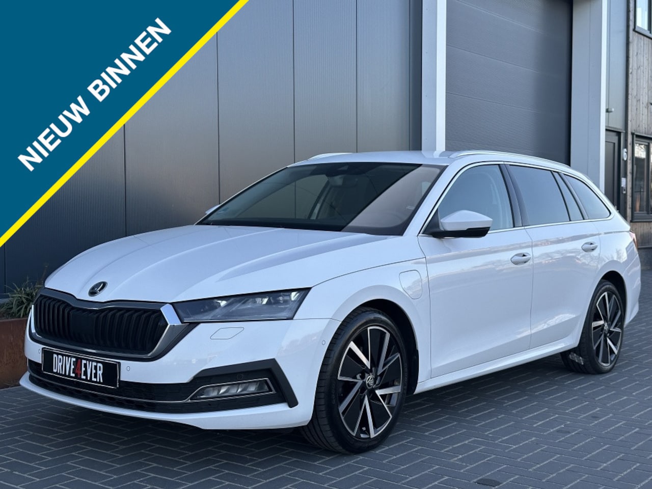 Skoda Octavia Combi - 1.4 TSI iV Sport Bns NAVI PDC ECC SPORTVELGEN ELEK PAKKET - AutoWereld.nl