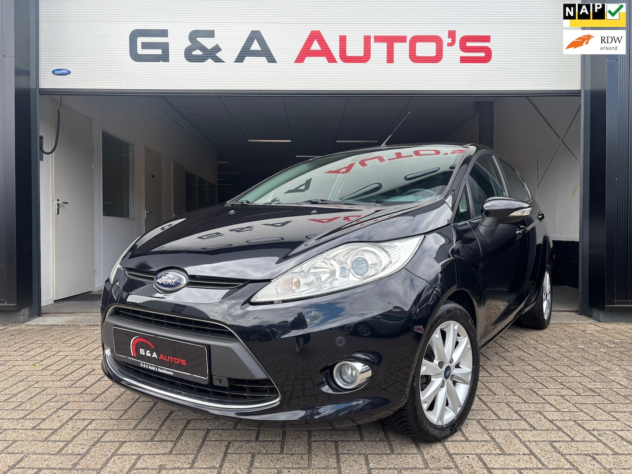 Ford Fiesta - 1.4 Ghia / AC / PDC / ELLEKT-PAKKET / 5 DEURS - AutoWereld.nl