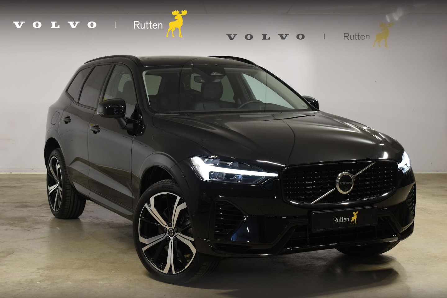 Volvo XC60 - T6 350PK Automaat Plug-in hybrid AWD Plus Dark / Panoramadak / 360 camera / Luchtvering / - AutoWereld.nl