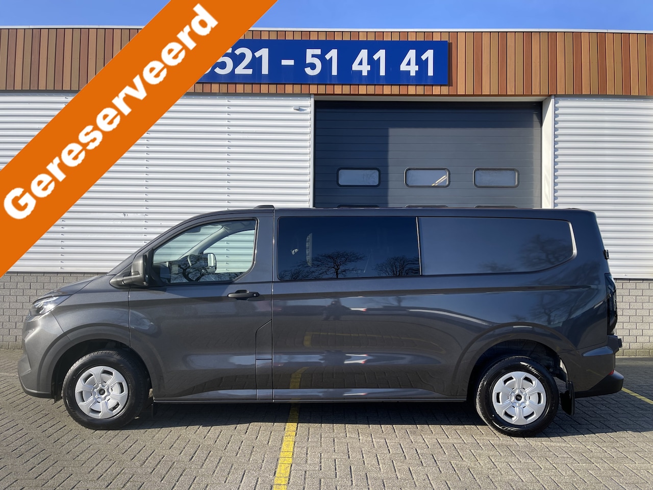 Ford Transit Custom - 340 2.0 TDCI L2H1 Trend DC 6 persoons / NIEUW / bpm vrij / rijklaar € 39.950 ex btw / leas - AutoWereld.nl