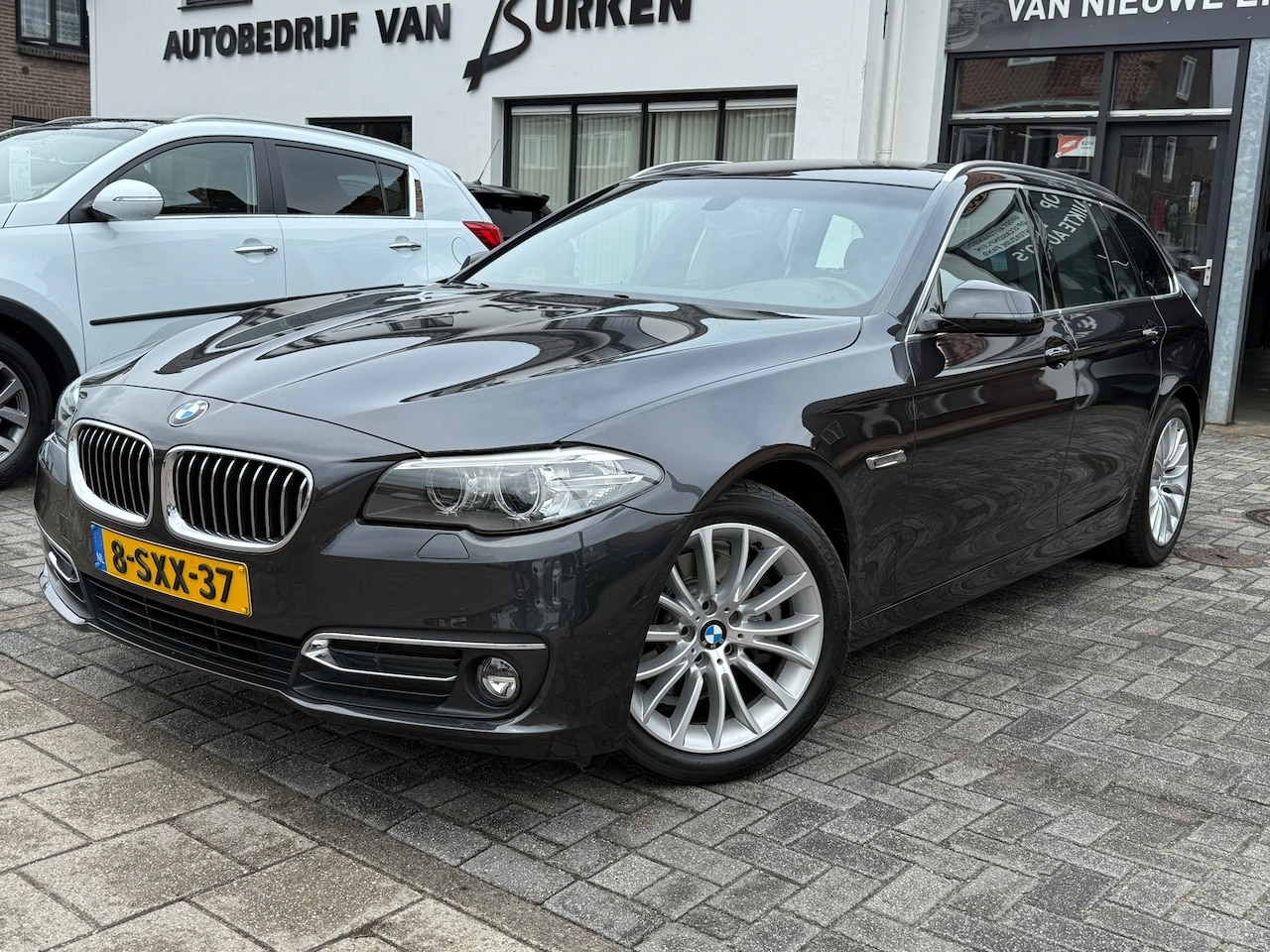 BMW 5-serie Touring - 520i High Luxury Edition 520i High Luxury Edition,Stoelverwarming,Navigatie,Parkeersensoren - AutoWereld.nl