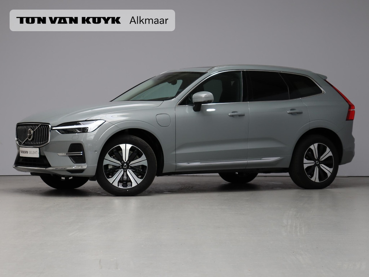 Volvo XC60 - 2.0 T6 Plug-in hybrid AWD Plus Bright / Panoramadak / 360 Camera / Elektrische Stoelen / B - AutoWereld.nl