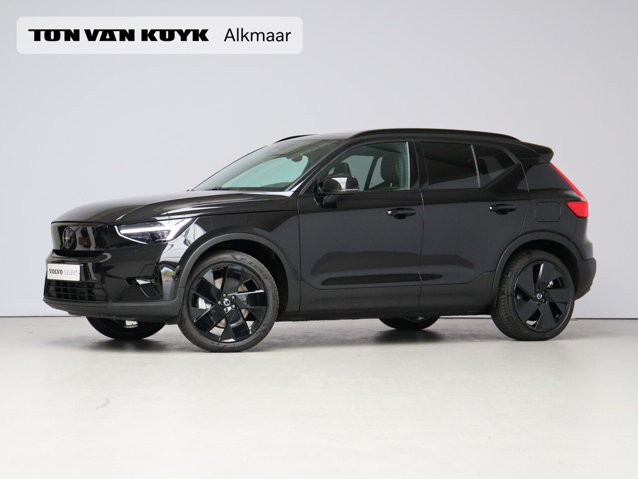 Volvo EX40 - Twin Motor Performance Ultra Black Edition 82 kWh / Trekhaak / PIXEL LED / Nubuck / Schuif - AutoWereld.nl