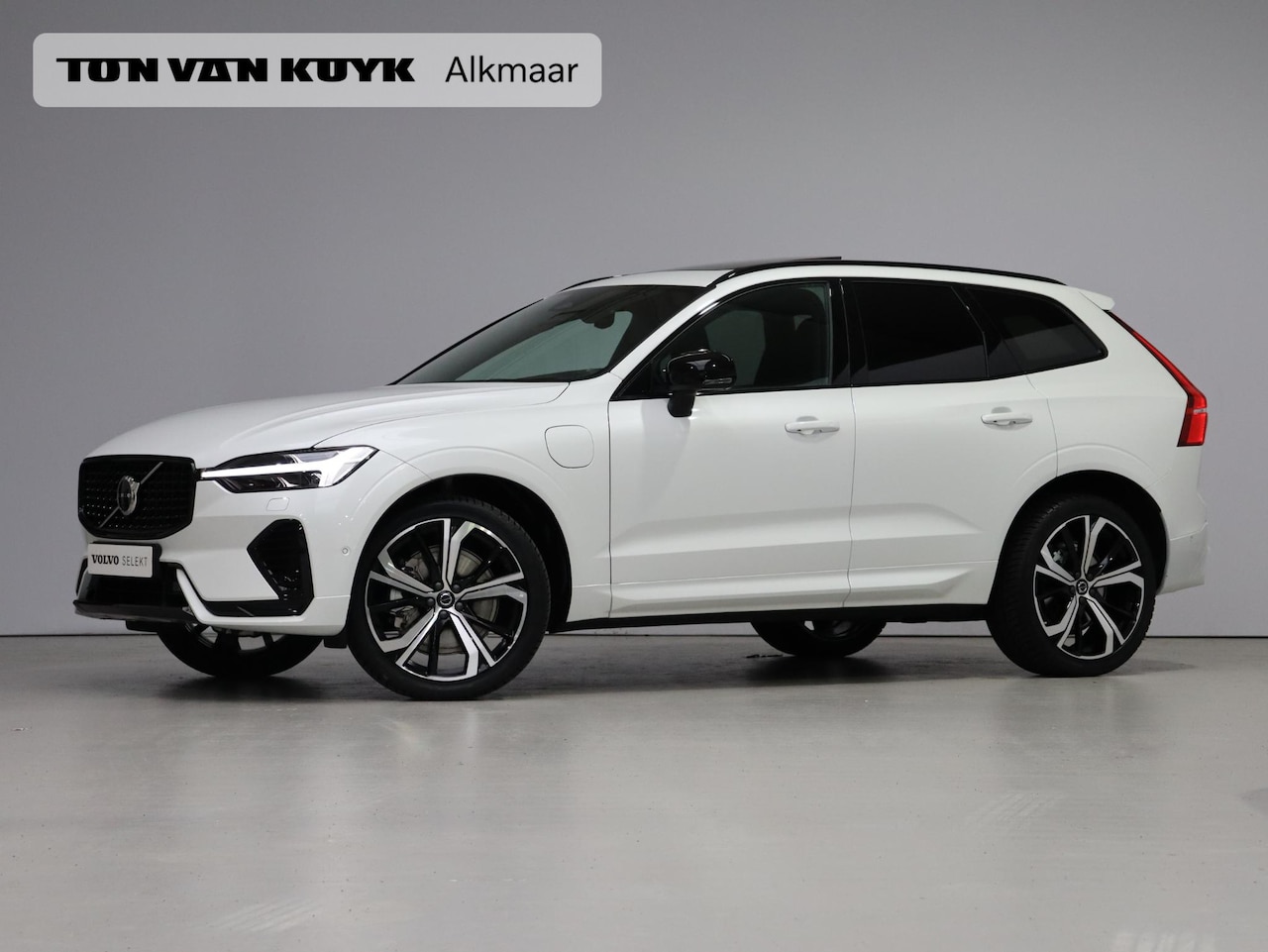 Volvo XC60 - T6 AWD Plug-in hybrid Ultra Dark / Stoel+stuur+achterbankverwarming / Contourstoelen / Pri - AutoWereld.nl