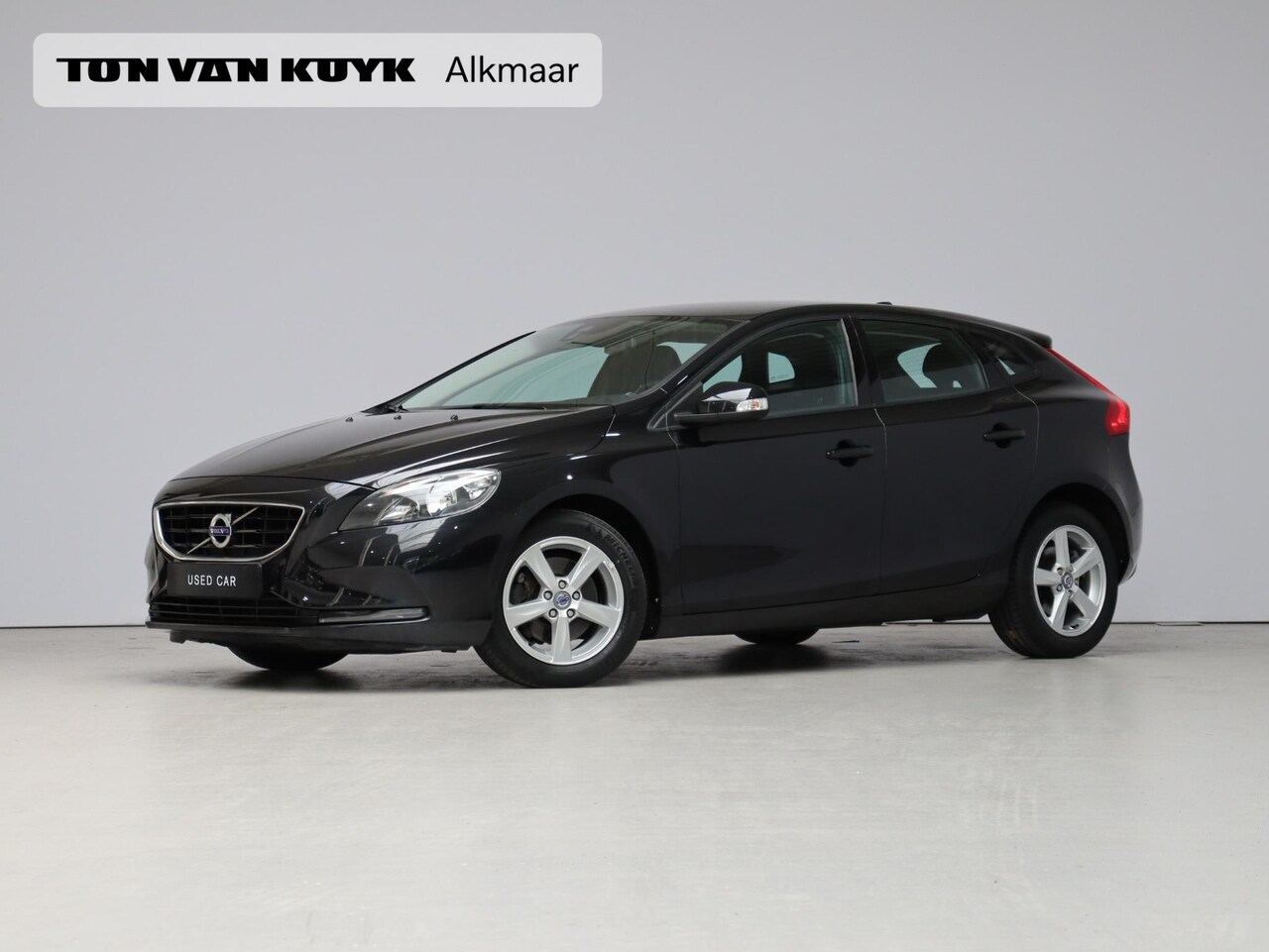 Volvo V40 - 1.6 T2 Momentum / Cruise Control / Parkeersensoren Achter / Navigatie / - AutoWereld.nl