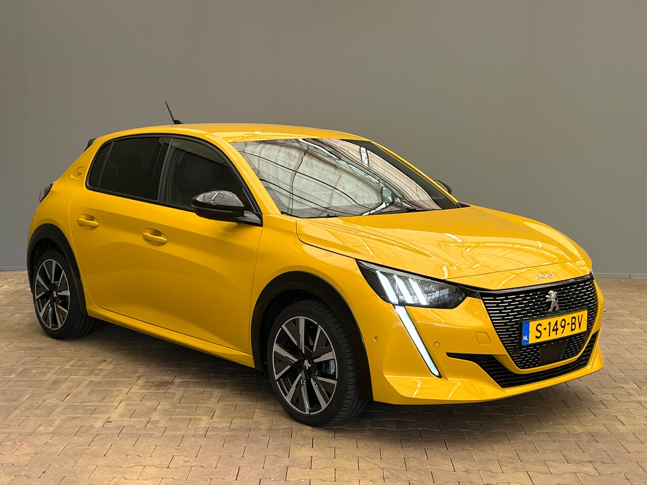 Peugeot 208 - 1.2 PureTech GT | Apple Carplay/Android Auto|telefoonintegratie premium | Cruise control | - AutoWereld.nl