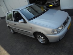 Volkswagen Polo - 1.4 VW Sport 5Bak, Zilver-Metallic, 5 deurs, Cv.   Stereo met Grootbeeldscherm, Bouwjaar 1999'