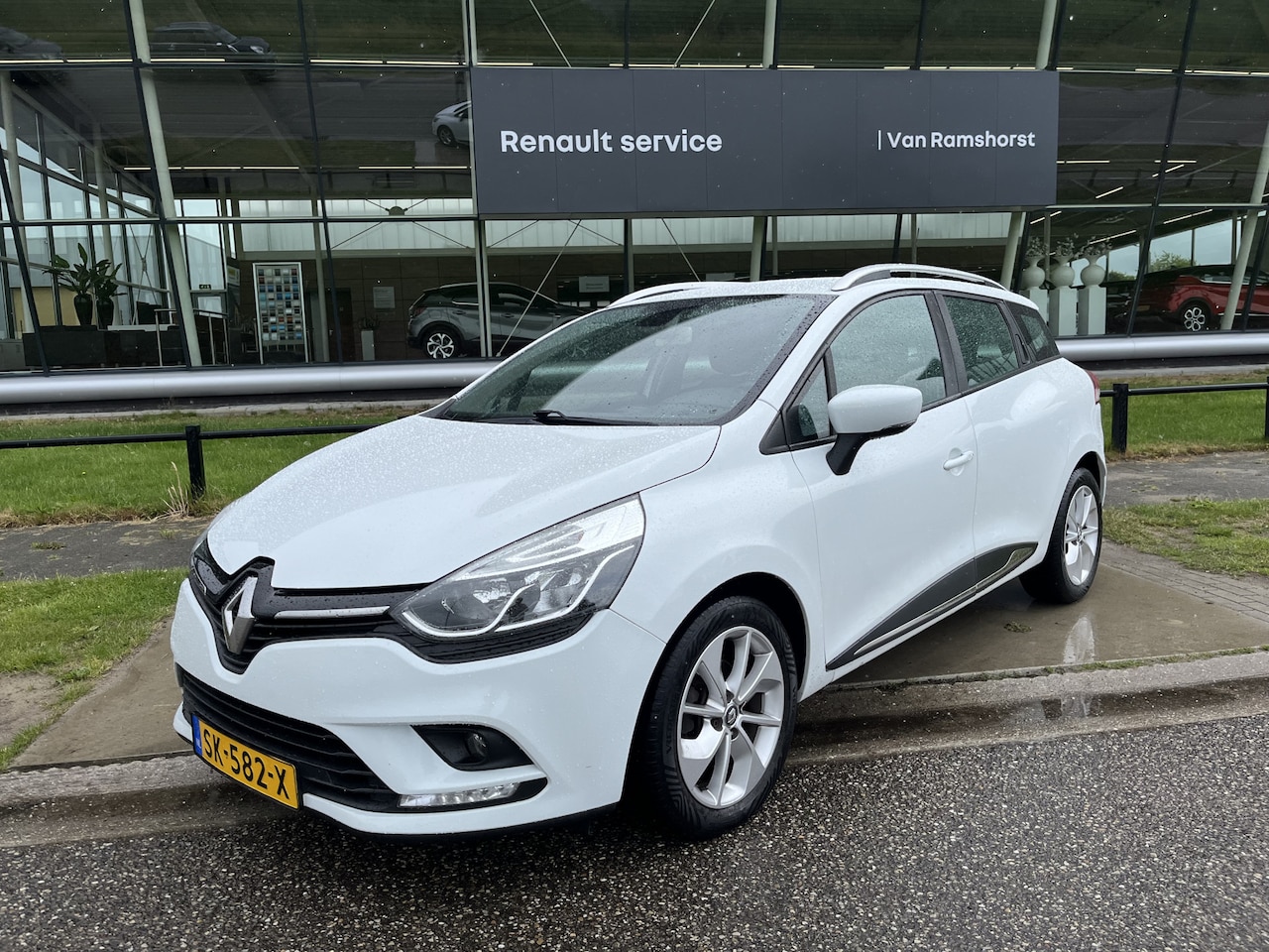 Renault Clio Estate - 1.5 dCi Ecoleader / Trekhaak / PDC. Achter / Climate / Cruise / Navi / - AutoWereld.nl