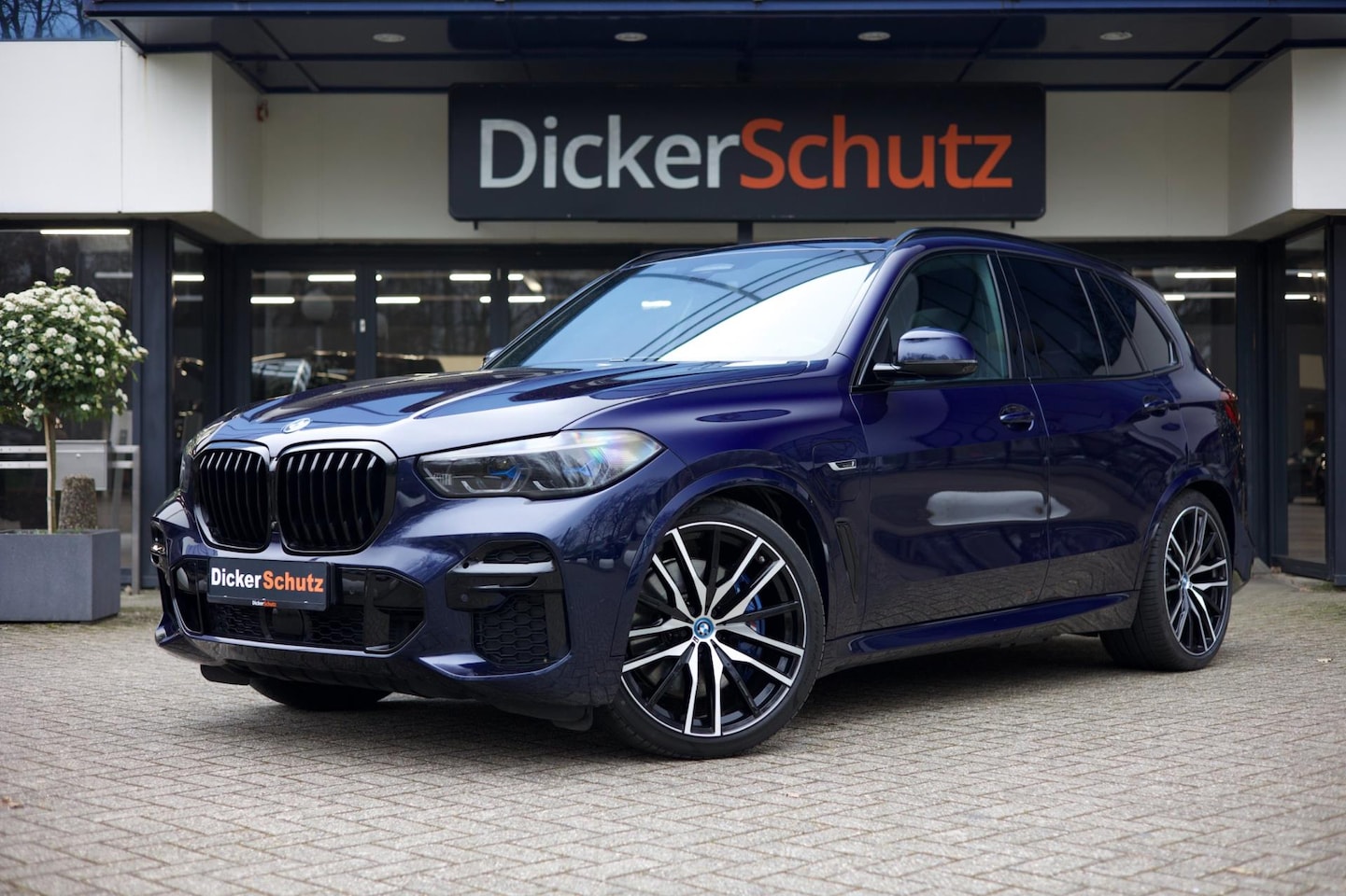 BMW X5 - BMW X5 XDrive45e | M Sport | M Sportstoelen | Achteras | B&W - AutoWereld.nl