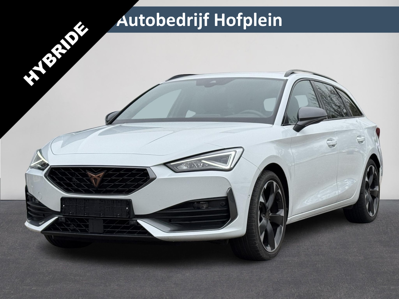 CUPRA Leon Sportstourer - 1.5 eTSI Business Edition | Automaat | Camera | Pano | Carplay | ACC | Navi | LM velgen | - AutoWereld.nl