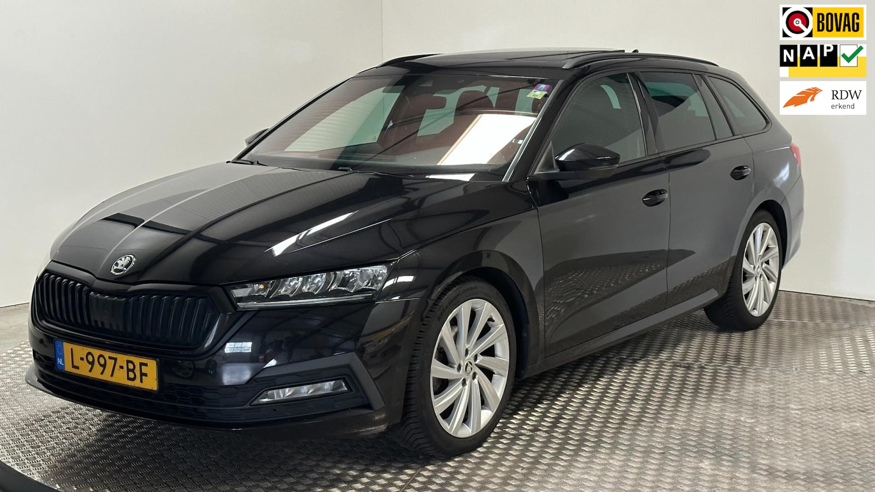 Skoda Octavia Combi - 1.0 e-TSI Business Edition Plus Automaat benzine panoramadak stoelverwarming trekhaak spor - AutoWereld.nl