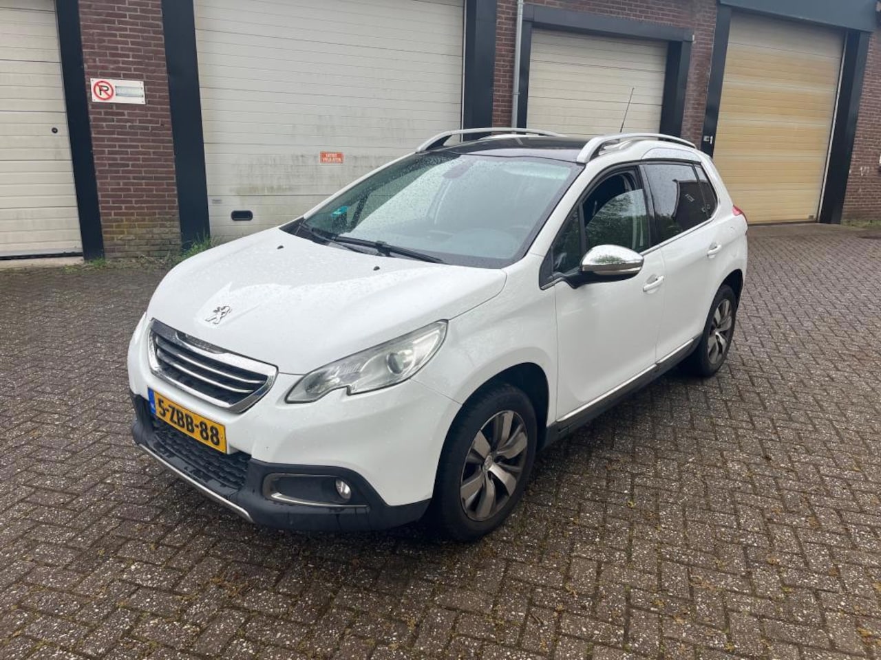 Peugeot 2008 - 1.2 PureTech Allure AUT / PANO / CLIMA / NAP - AutoWereld.nl