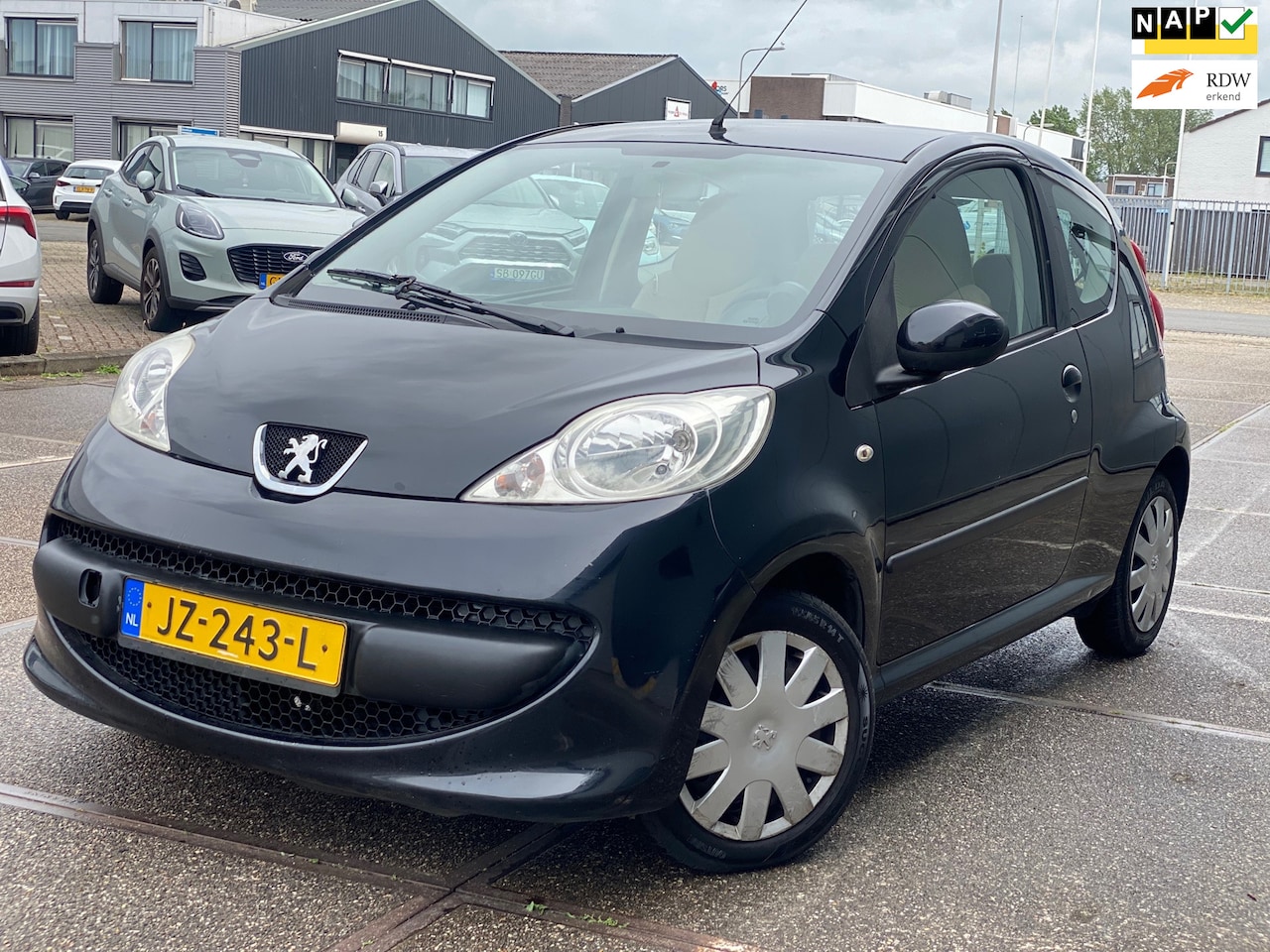 Peugeot 107 - 1.0-12V XR/3drs/1e EIG/1jaar apk/airco/EL-ramen/ zeer nette auto - AutoWereld.nl