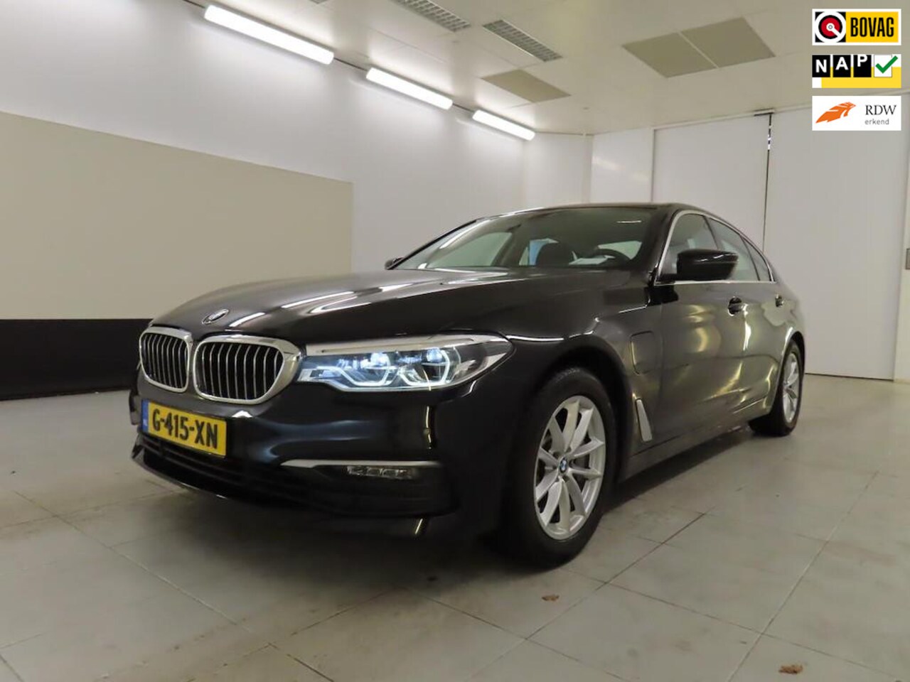 BMW 5-serie - 530e iPerformance eDrive Edition+volleder+Led+breed-navigatie+camera+stoel-verw+2 oplaad-s - AutoWereld.nl