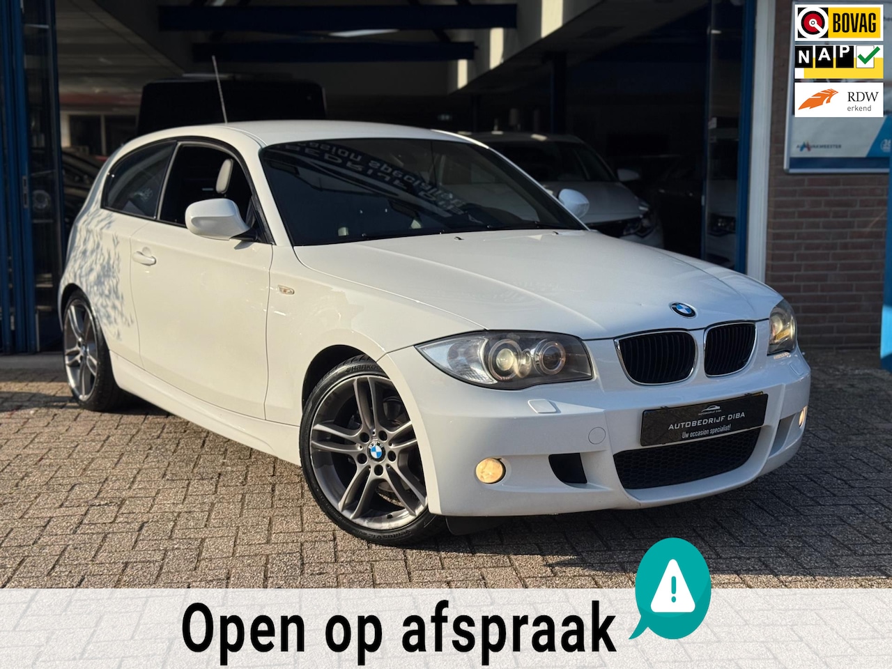 BMW 1-serie - 120i M-pakket 2011 NAVI CLIMA LEDER LM NAP - AutoWereld.nl
