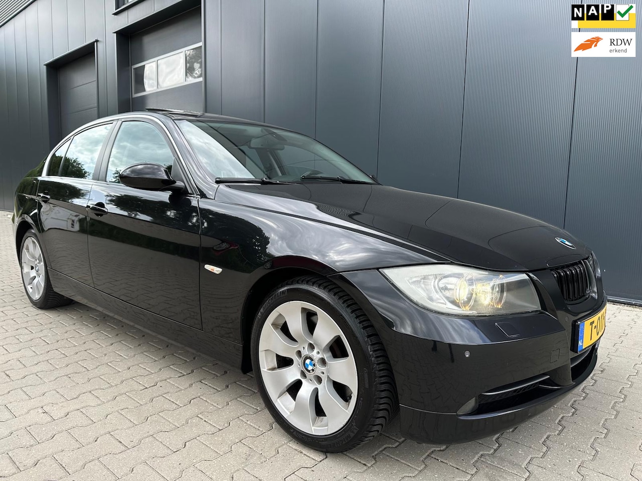 BMW 3-serie - 330i EXECUTIVE LEDER LMV NAVI - AutoWereld.nl