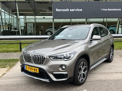 BMW X1 - xDrive25i High Executive / Automaat / Trekhaak afneembaar / Harman/Kardon / 230PK / Stoelv