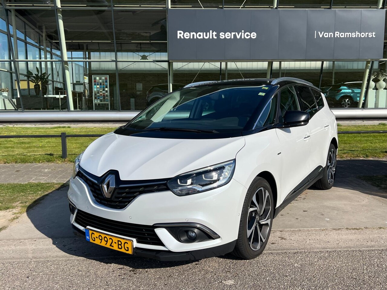 Renault Grand Scénic - 1.3 TCe 140pk Bose / 1e Eigenaar / Dealer onderhouden / Trekhaak - AutoWereld.nl