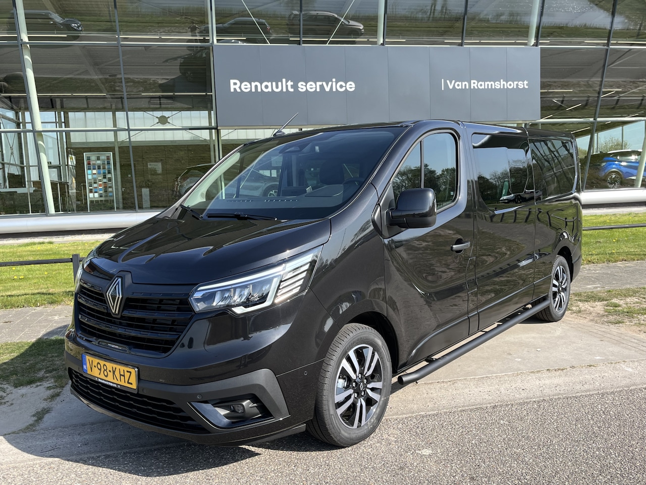 Renault Trafic - 2.0 Blue dCi EDC 170PK T29 L2H1 Extra DC / 125-Anniversary / Automaat / Trekhaak / Stoelve - AutoWereld.nl