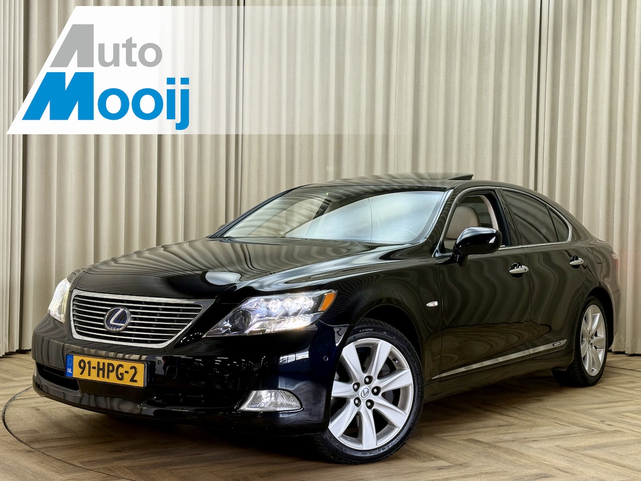 Lexus LS 600h - President 445 PK / €160.000 Nw Pr. / Full Option / Org.NL! / Stoelverw/-Koeling / Adapt. C - AutoWereld.nl