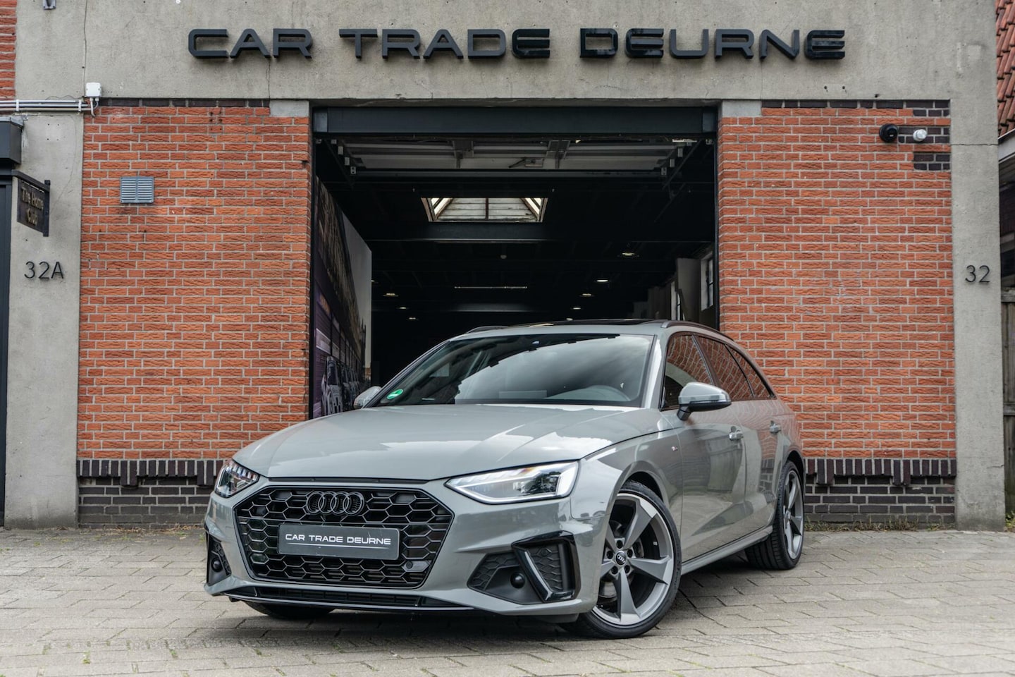 Audi A4 Avant - 35 TFSI S-Line Pano / Camera / Trekhaak - AutoWereld.nl