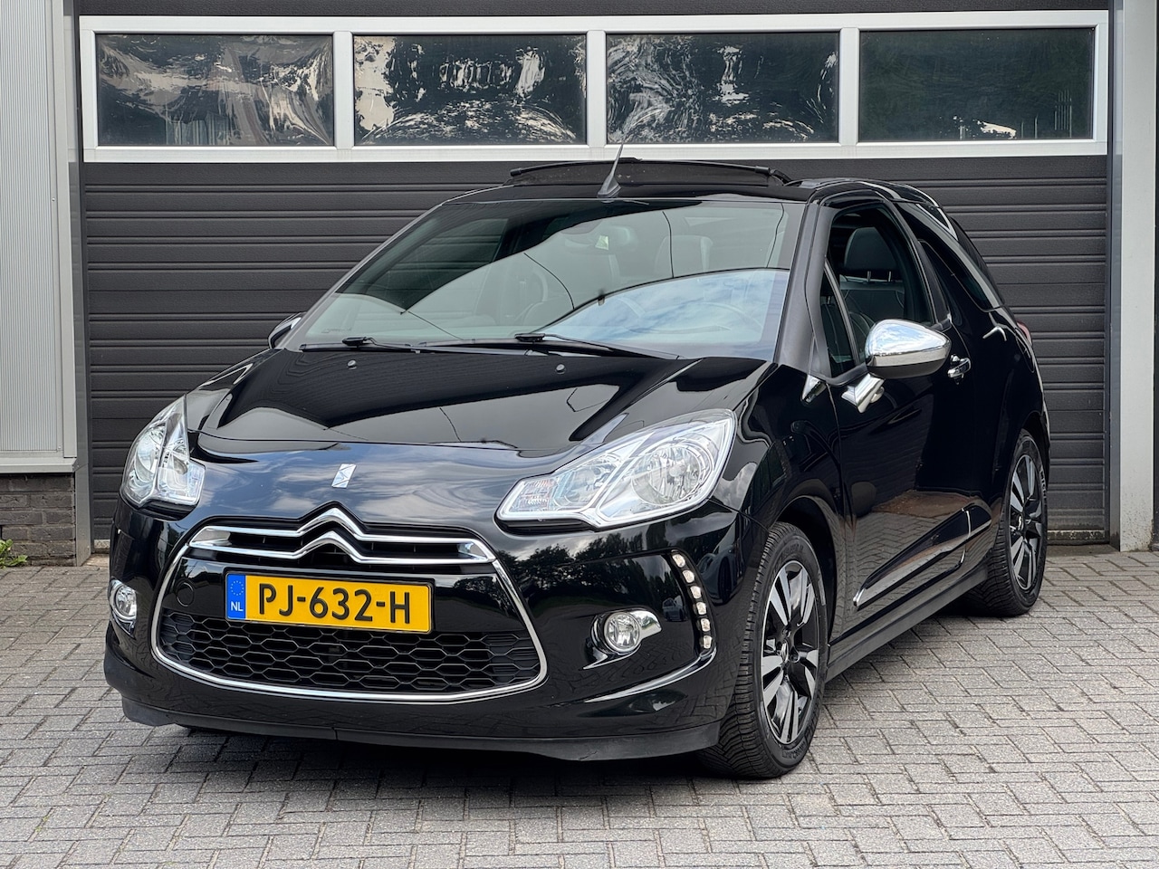 Citroën DS3 Cabrio - 1.2 VTi So Chic Cabrio, Navi, Climate, Cruise, PDC - AutoWereld.nl