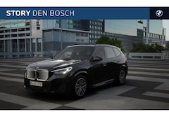 BMW iX1 - eDrive20 M Sport / Panoramadak / Sportstoelen / Achteruitrijcamera / M Adaptief onderstel