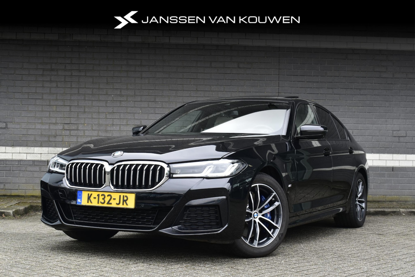 BMW 5-serie - 530e High Executive / M-Sport / Pano Stuur-Stoelverwarming / Harman & Kardon - AutoWereld.nl