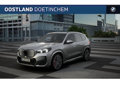 BMW iX1 - xDrive30 High Executive M Sport / Panoramadak / Trekhaak / Sportstoelen / M Adaptief onder