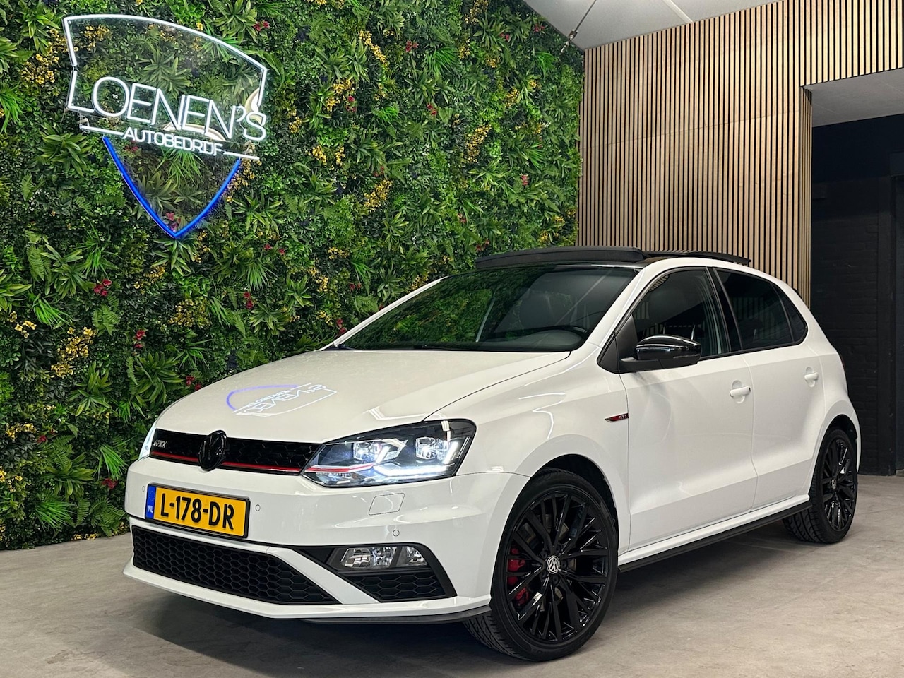 Volkswagen Polo - 1.8 TSI GTI / Pano / LED / Leder / Cruise / PDC - AutoWereld.nl