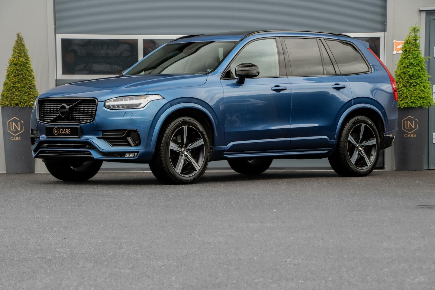 Volvo XC90 - 2.0 D5 AWD R-Design | 7P | Panoramadak | Head-up - AutoWereld.nl