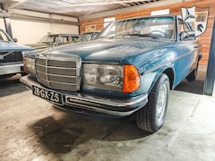 Mercedes-Benz 200-280 (W123) - 230 C
