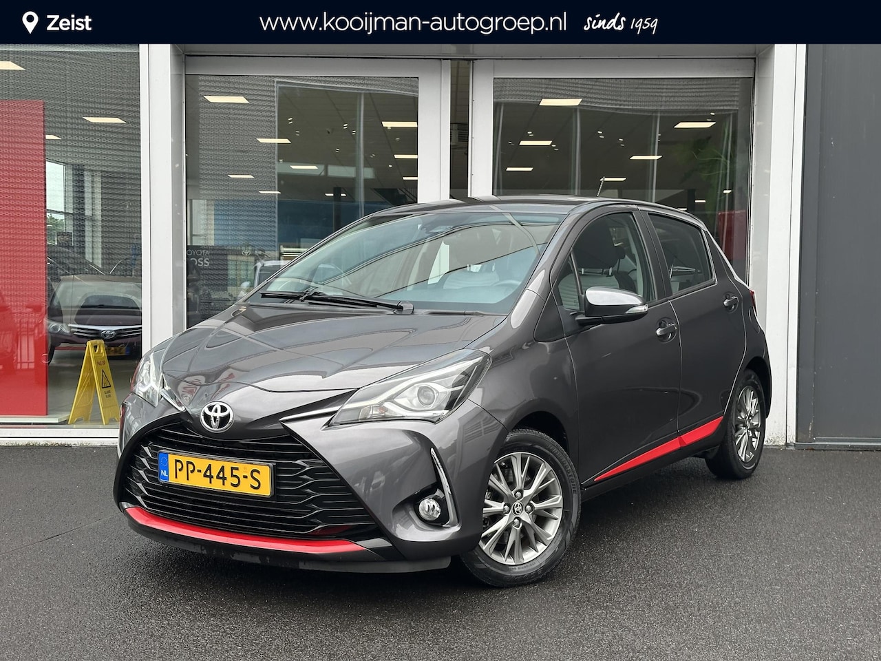 Toyota Yaris - 1.5 VVT-i Design Red Unieke km stand!! Dealeronderhouden! LM velgen | Airco | Parkeercamer - AutoWereld.nl