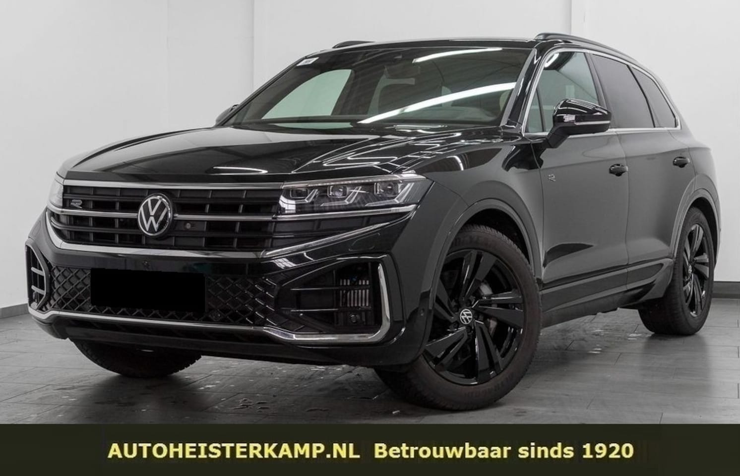 Volkswagen Touareg - 3.0 TSI R-Line ACC Luchtvering Trekhaak Comfortstoelen Massage Nachtzicht 20 Inch Head-Up - AutoWereld.nl