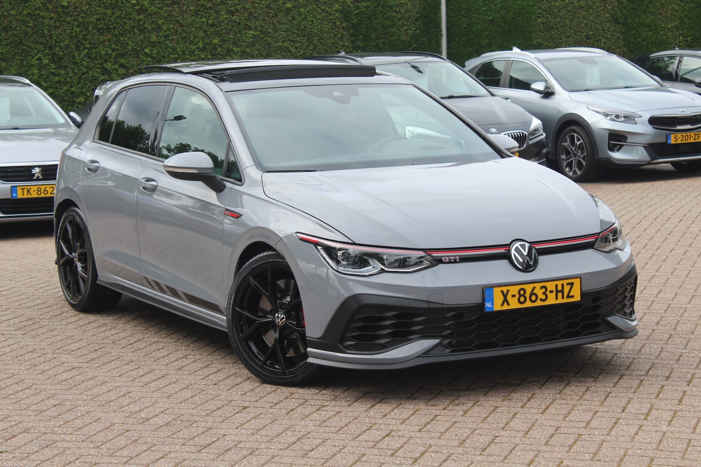 Volkswagen Golf - 2.0 TSI GTI Clubsport / Panoramadak / Camera / Head-up / 19'' / IQ Lights / Keyless / Dode - AutoWereld.nl