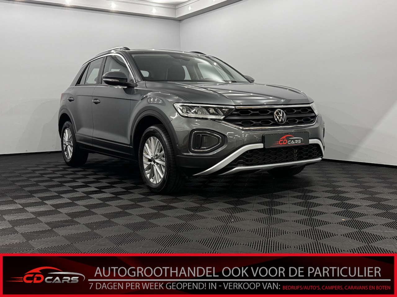 Volkswagen T-Roc - 1.5 TSI Life Clima, Parkeersensoren, Apple carplay, Cruise control, Virtual desk, A start - AutoWereld.nl