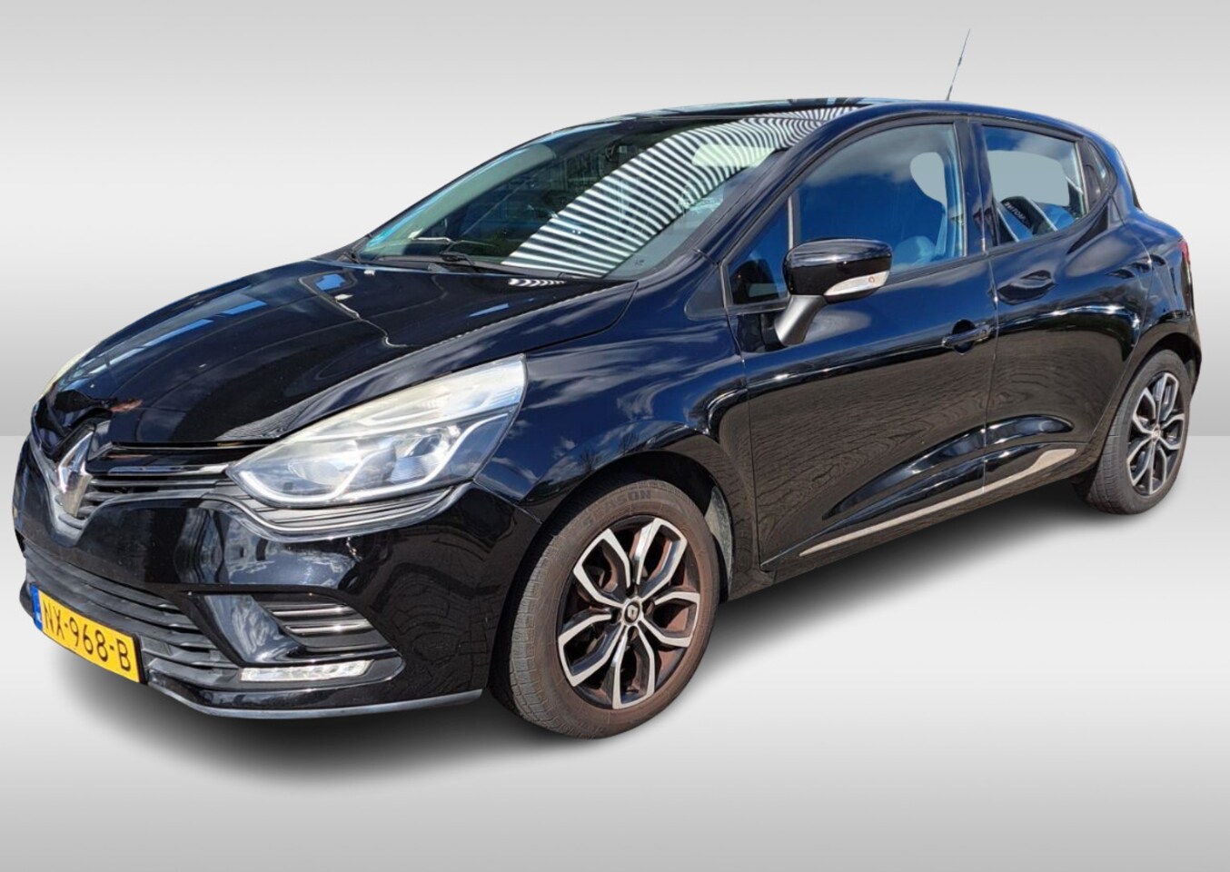 Renault Clio - 1.2 TCe Zen / Navigatie / 16'' / DAB / Cruise Control - AutoWereld.nl