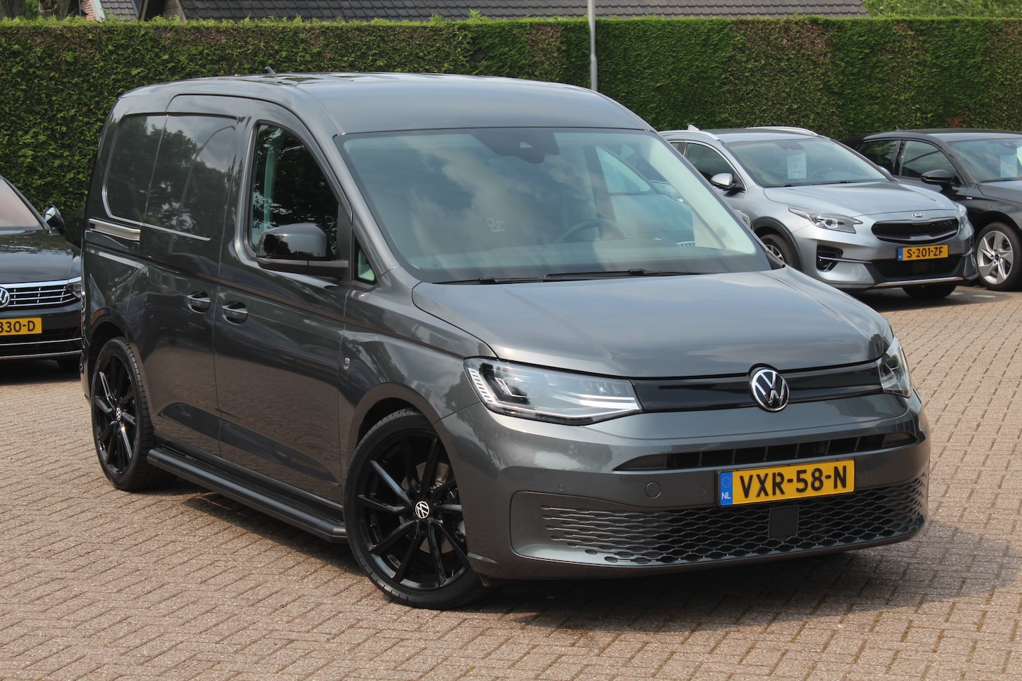 Volkswagen Caddy Cargo - 2.0 TDI DSG-7 Style 75 Edition / Virtual / Camera / 2x Schuifdeur / Leder / Navigatie - AutoWereld.nl