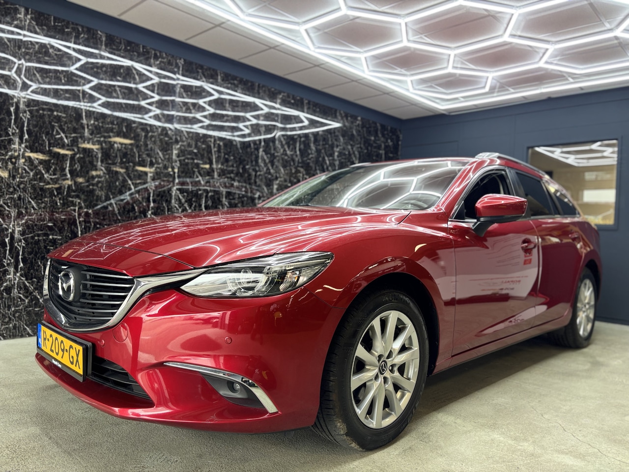 Mazda 6 Sportbreak - 2.0 SkyActiv-G 145 S 2.0 SkyActiv-G 145 S - AutoWereld.nl