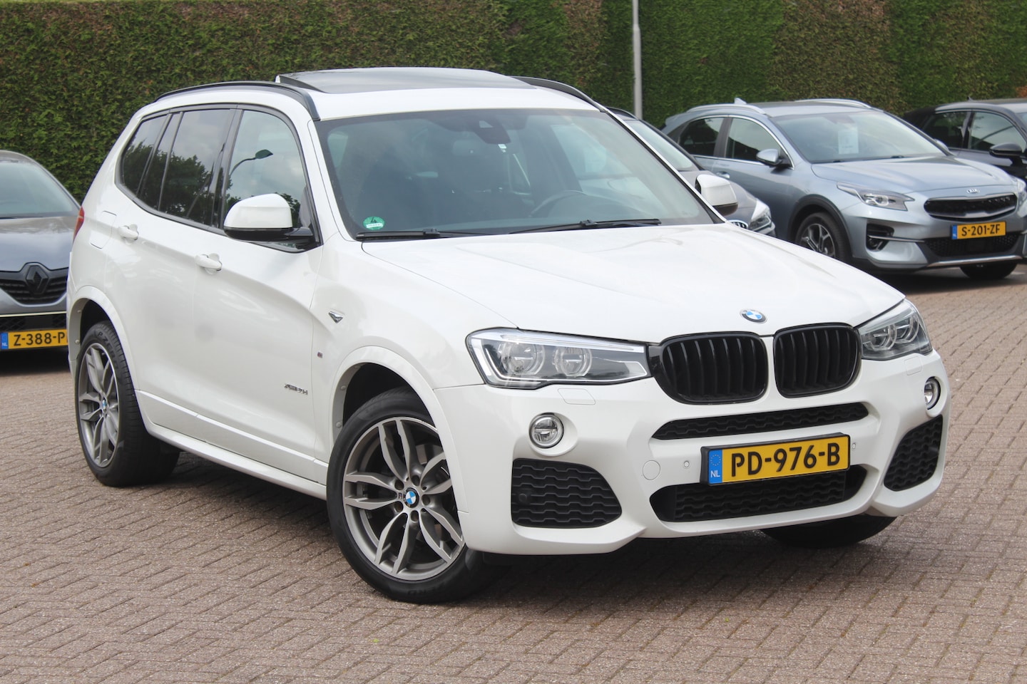 BMW X3 - xDrive20d High Exe. M Sport / Trekhaak / Panoramadak / Half leder / Head-up / 19'' / Navig - AutoWereld.nl