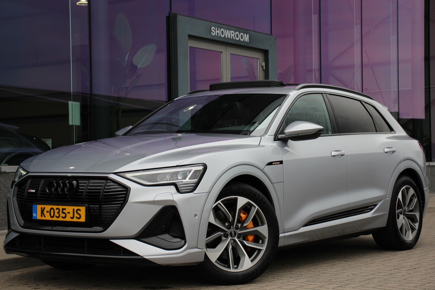 Audi e-tron - 50 quattro S edition 71 kWh | S-line | Leder | Pano. Dak | Trekhaak - AutoWereld.nl