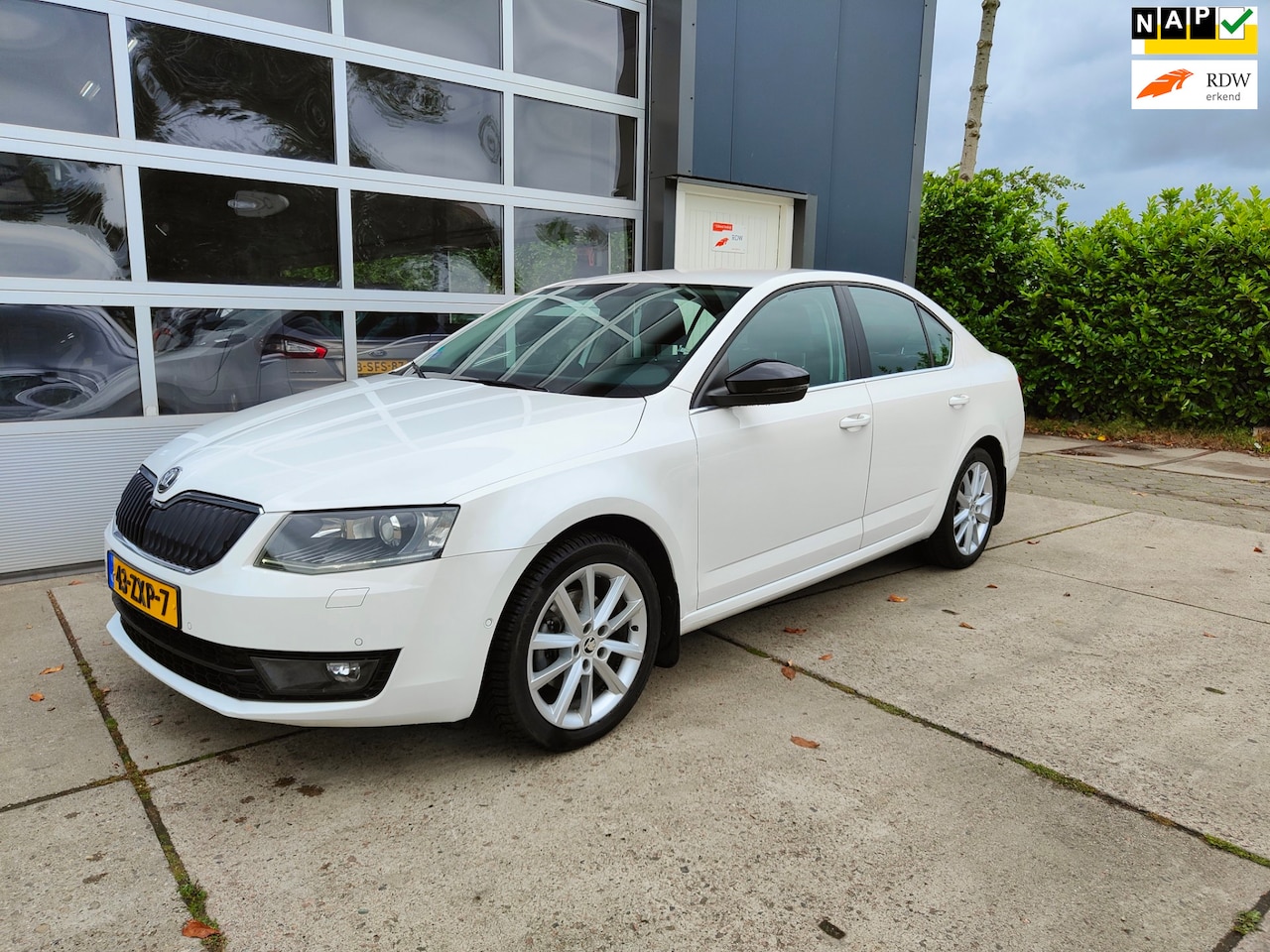 Skoda Octavia - 1.4 TSI Greentech Elegance Businessline 1.4 TSI Greentech Elegance Businessline - AutoWereld.nl