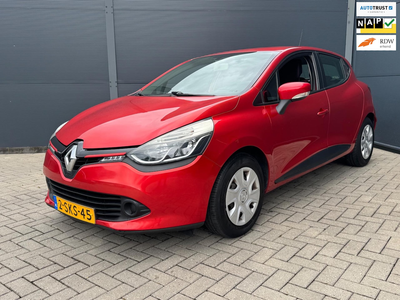 Renault Clio - 0.9 TCe Expression / Nap / Navi - AutoWereld.nl
