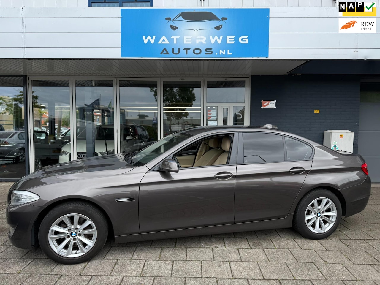 BMW 5-serie - 523i Executive NAVI|PDC|YOUNG TIMER - AutoWereld.nl