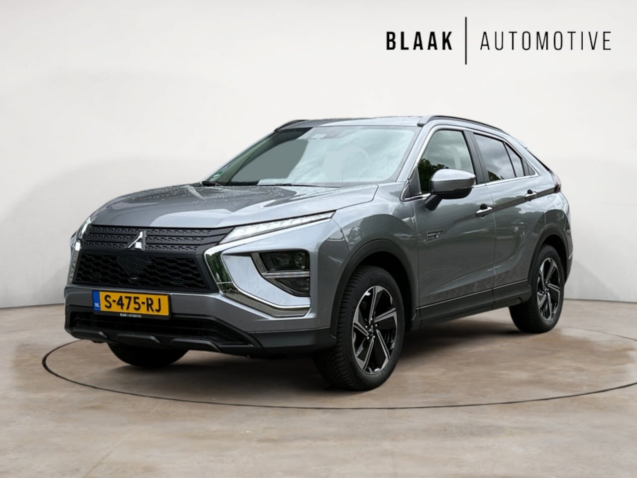 Mitsubishi Eclipse Cross - 2.4 PHEV Intense | all season | trekhaak - AutoWereld.nl